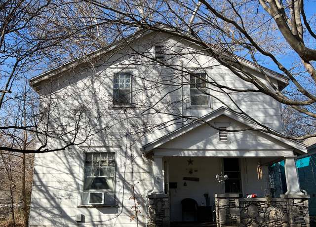 Property at 855 S Broadway Ave, Springfield, MO 65806, 5 beds, 1 bath