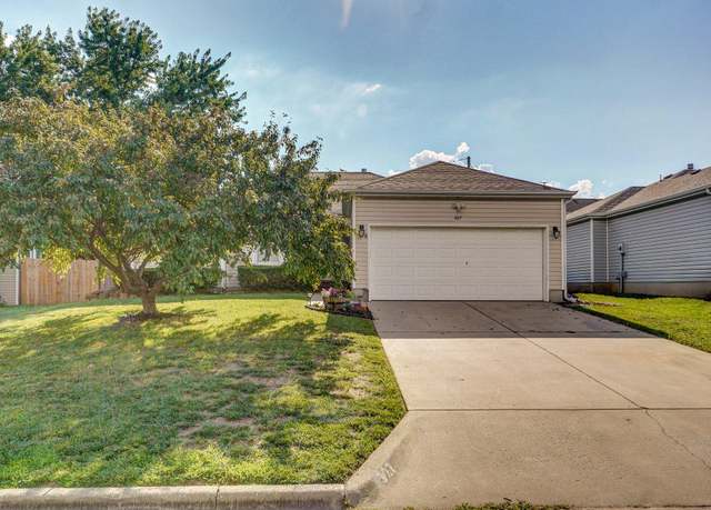 Property at 827 S Chinkapin Ave, Nixa, MO 65714, 3 beds, 2 baths