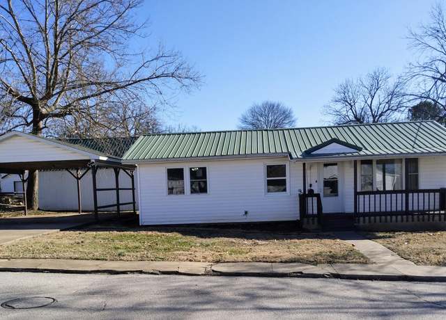 Property at 212 W Cherry St, Mt Vernon, MO 65712, 2 beds, 2.5 baths