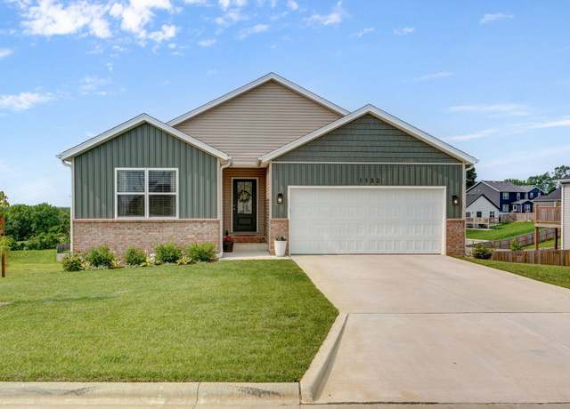 Property at 1132 E Lakota St, Nixa, MO 65714, 5 beds, 3 baths
