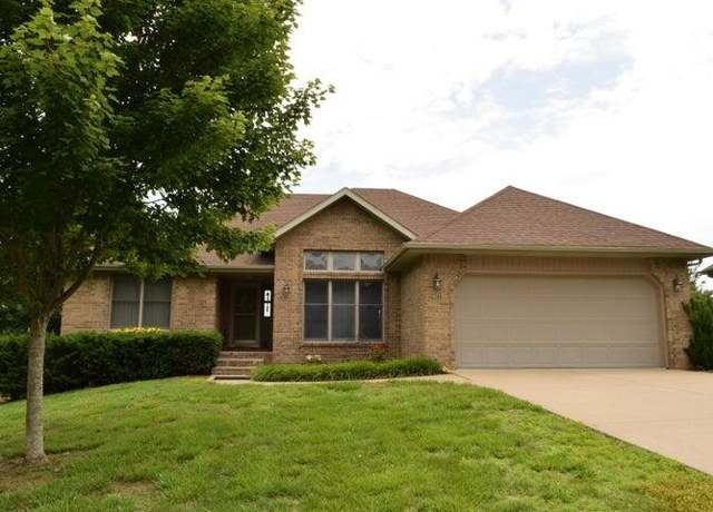 Property at 4622 S West Ave, Springfield, MO 65810, 5 beds, 3 baths