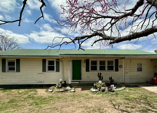Property at 7060 County Road 8240, West Plains, MO 65775, 4 beds, 2 baths