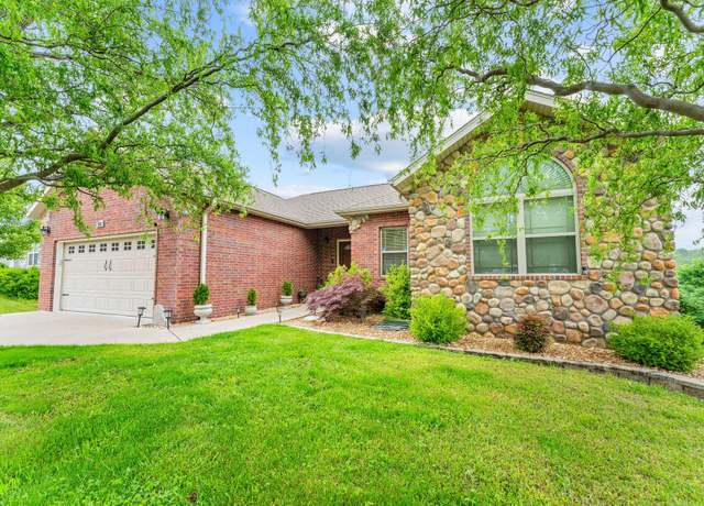 Property at 122 Thunder Ridge Ct, Branson, MO 65616, 4 beds, 3 baths
