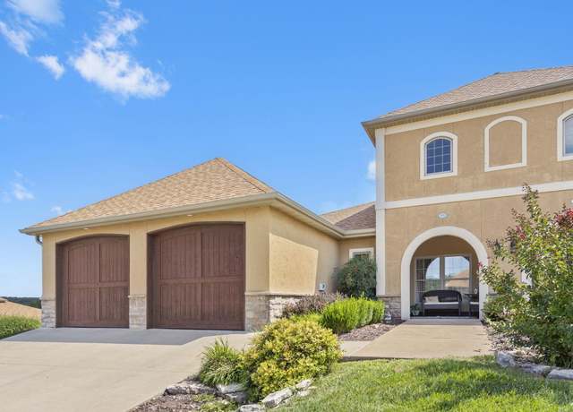 Property at 141 Monte Christo Dr, Hollister, MO 65672, 3 beds, 2.5 baths