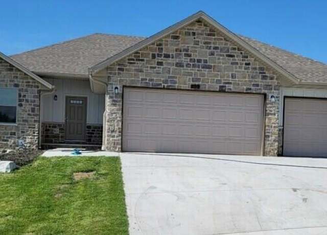 Property at 658 W Pinewood St, Nixa, MO 65714, 3 beds, 2 baths