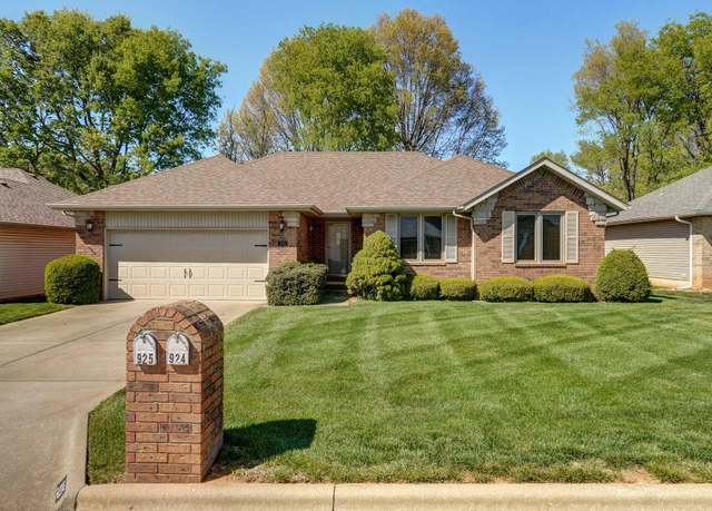 Property at 925 W Woodland St, Springfield, MO 65807, 3 beds, 2 baths