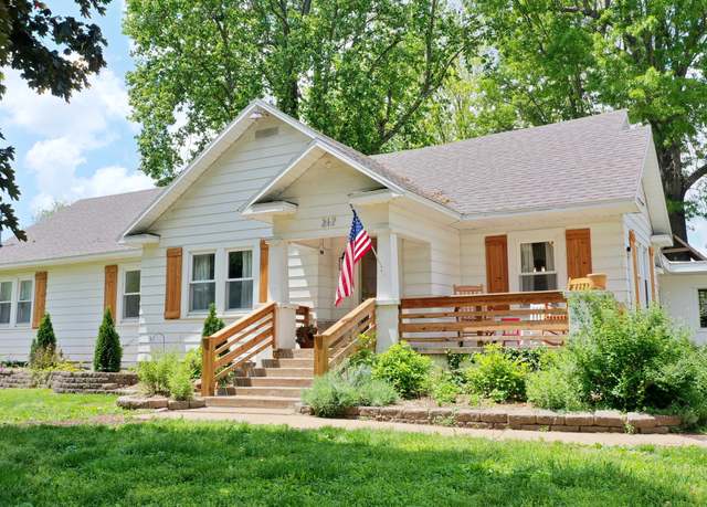 Property at 217 N Miller Ave, Springfield, MO 65802, 3 beds, 2 baths