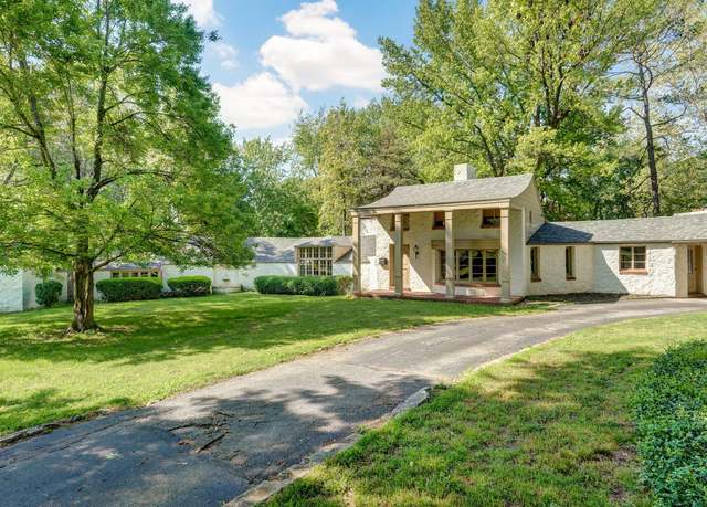 Property at 2240 E Fritts Ln, Springfield, MO 65804, 3 beds, 2 baths