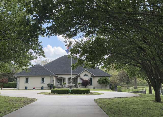 Property at 1476 Highway 32, Bolivar, MO 65613, 4 beds, 3 baths