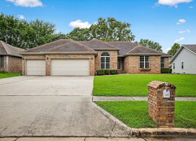 Property at 1278 W Vancouver St, Springfield, MO 65803, 3 beds, 2 baths