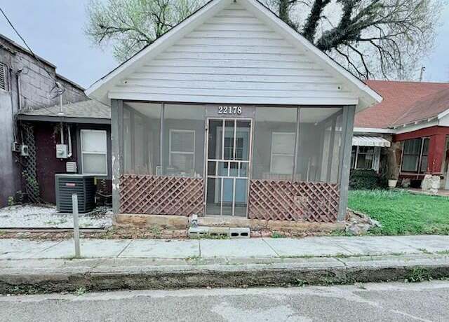 Property at 22178 Main St, Reeds Spring, MO 65737, 2 beds, 1 bath