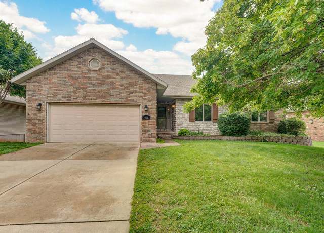 Property at 402 S River Birch Dr, Springfield, MO 65809, 5 beds, 3 baths