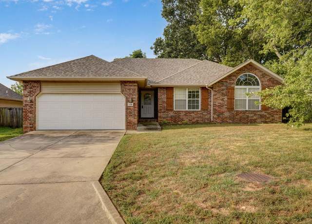 Property at 138 W Silver Oak St, Nixa, MO 65714, 3 beds, 2 baths