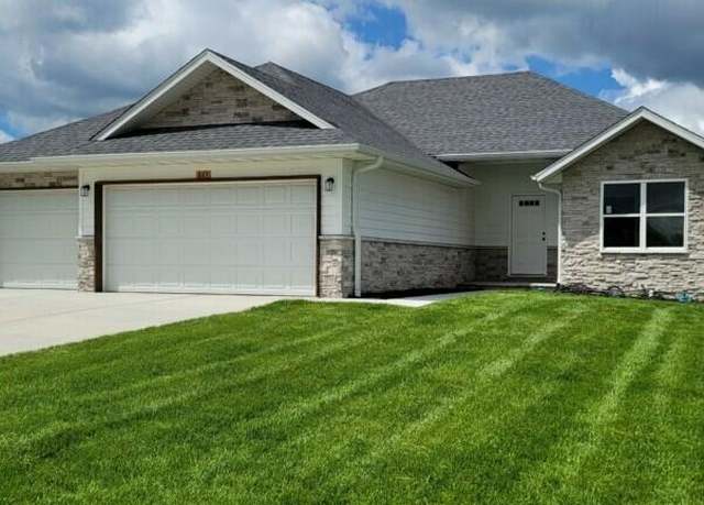 Property at 669 W Pinewood St, Nixa, MO 65714, 3 beds, 2 baths