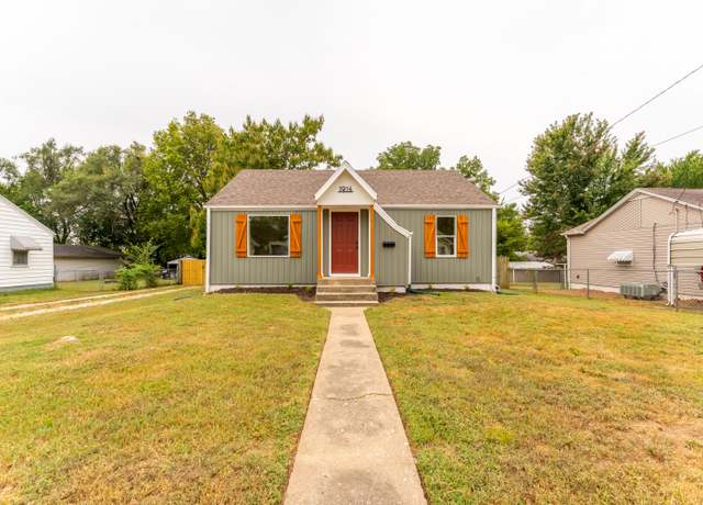 Property at 1914 W Lincoln St, Springfield, MO 65806, 3 beds, 2.5 baths