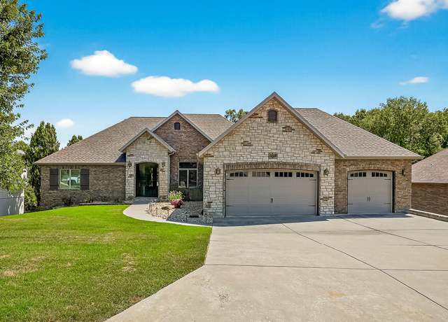 Property at 4374 E University St, Springfield, MO 65807, 5 beds, 3 baths