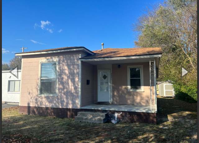 Property at 2551 W Grand St, Springfield, MO 65802, 3 beds, 2 baths