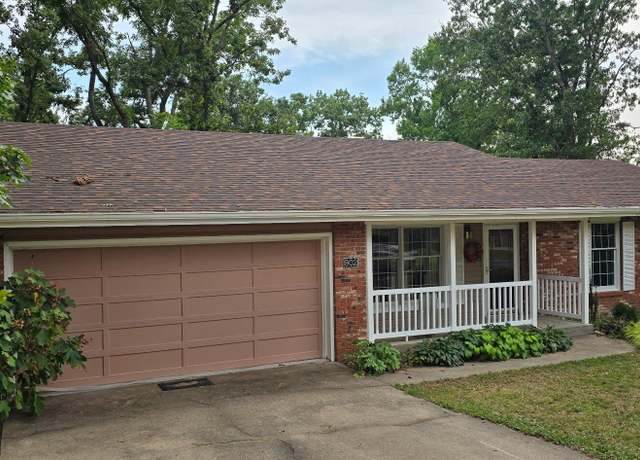 Property at 902 Wildwood Dr, Cassville, MO 65625, 3 beds, 2 baths
