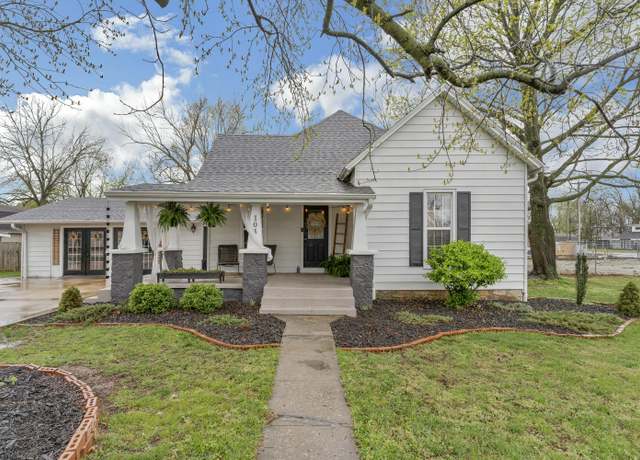 Property at 104 E Robberson St, Willard, MO 65781, 5 beds, 2 baths