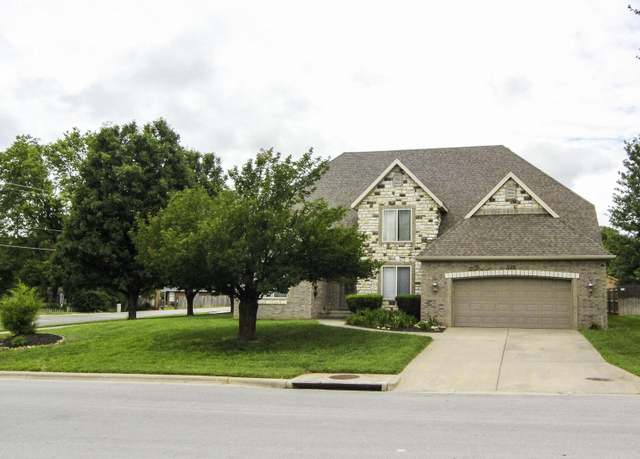 Property at 1529 W Maplewood St, Springfield, MO 65807, 5 beds, 4 baths