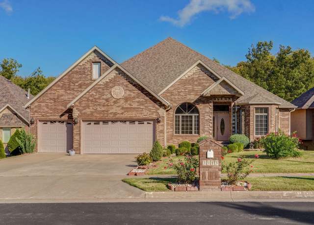 Property at 3913 W Maplewood St, Springfield, MO 65807, 6 beds, 4.5 baths