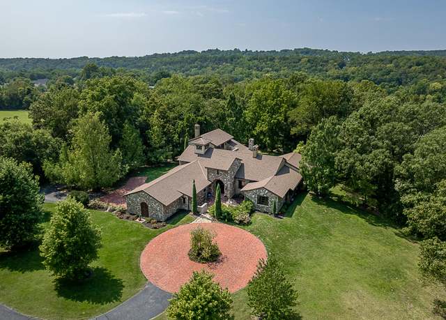 Property at 1000 E Greenbridge Rd, Ozark, MO 65721, 4 beds, 4.5 baths