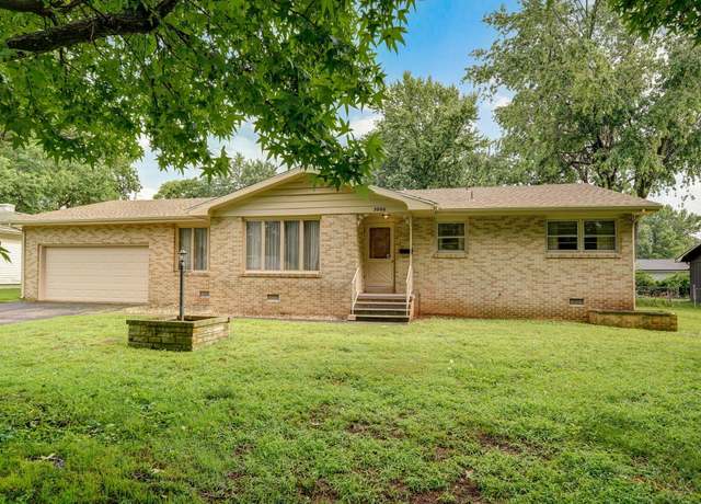 Property at 3066 E Lomita St, Springfield, MO 65804, 3 beds, 2.5 baths