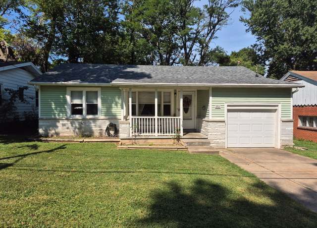 Property at 1917 S Weaver Ave, Springfield, MO 65807, 2 beds, 1 bath