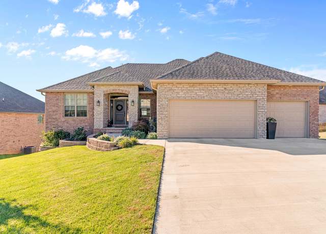 Property at 1632 W Gaslight Dr, Springfield, MO 65810, 5 beds, 3.5 baths