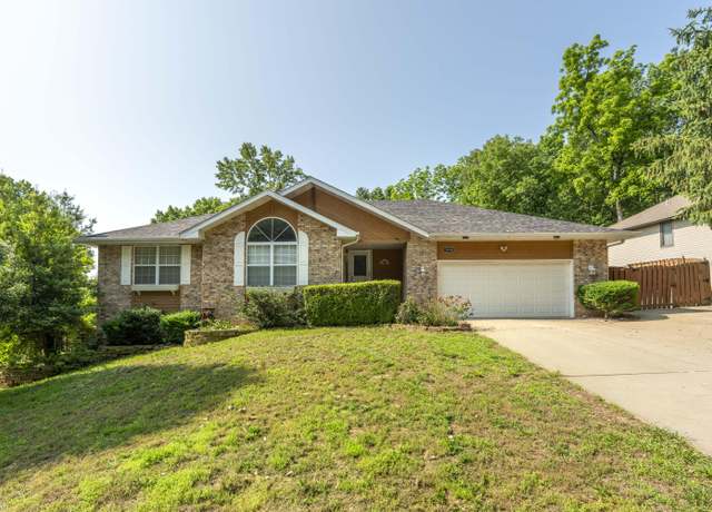 Property at 3930 W Woodland St, Springfield, MO 65807, 4 beds, 3 baths