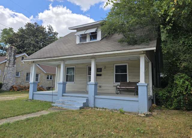 Property at 207 Preacher Roe Blvd, West Plains, MO 65775, 2 beds, 1.5 baths