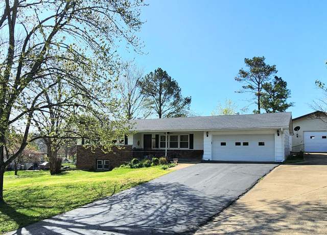 Property at 2010 Catalina Dr, West Plains, MO 65775, 5 beds, 2.5 baths