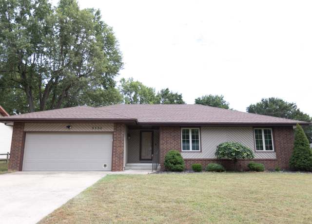 Property at 2124 S Suprema Ave, Springfield, MO 65807, 3 beds, 2 baths