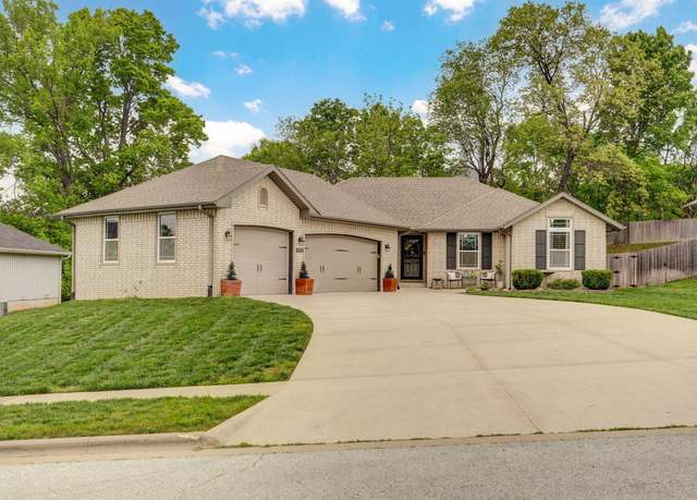 Property at 975 E Lakota St, Nixa, MO 65714, 4 beds, 2 baths