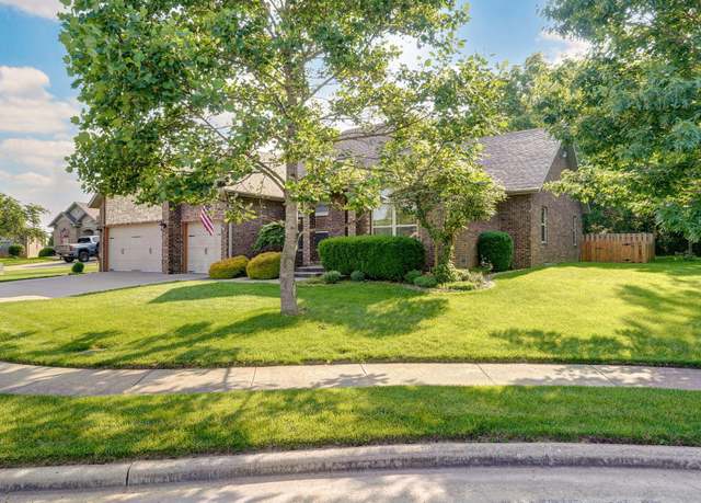 Property at 3210 Aussie Ct, Springfield, MO 65810, 4 beds, 3 baths