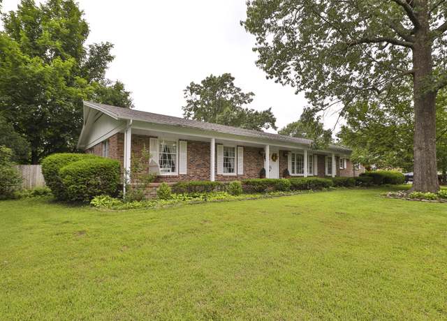 Property at 610 W Summit St, Bolivar, MO 65613, 3 beds, 2 baths