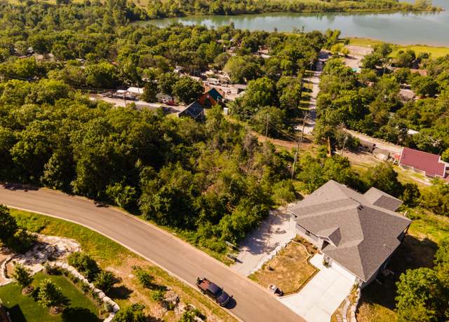 Property at 471 Crescent Dr, Hollister, MO 65672