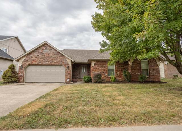 Property at 1304 W Maplewood St, Springfield, MO 65807, 3 beds, 2 baths