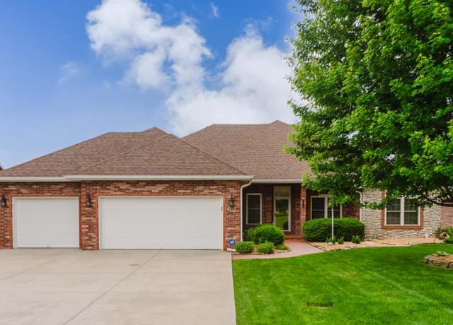 Property at 1912 N Winfield Dr, Springfield, MO 65802, 4 beds, 3 baths
