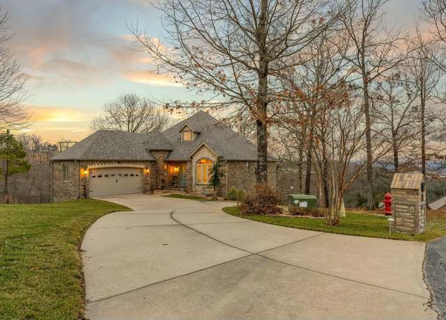 Property at 18 Southwind Cir, Branson, MO 65616, 5 beds, 3 baths