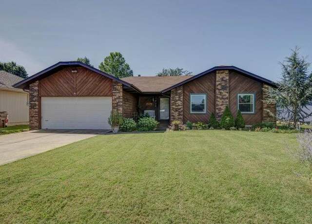 Property at 3438 W Camelot St, Springfield, MO 65807, 3 beds, 2 baths