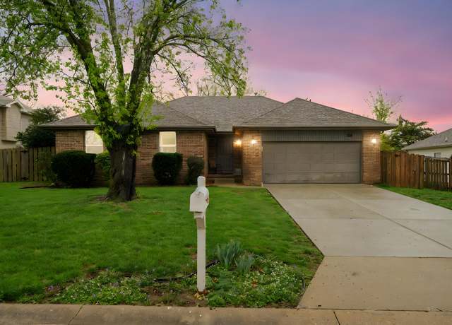 Property at 302 W Warren Ave, Ozark, MO 65721, 3 beds, 2 baths