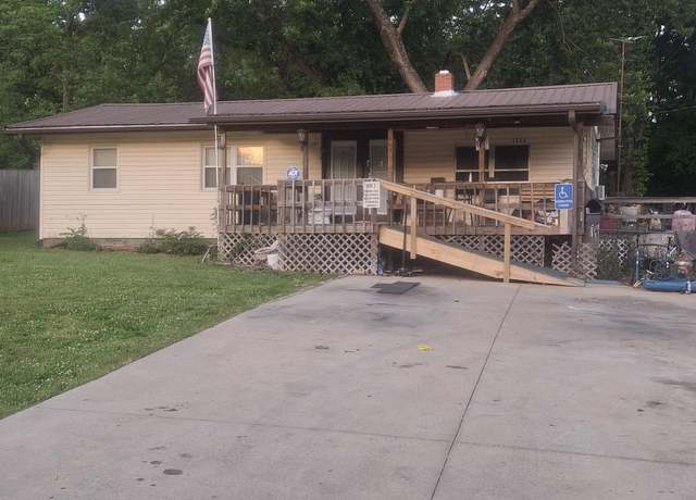 Property at 1224 Columbus St, West Plains, MO 65775, 3 beds, 2 baths