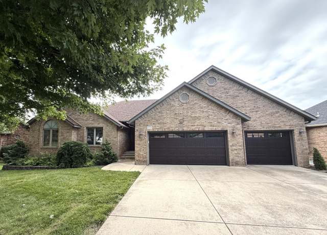 Property at 5218 S Gary Ct, Springfield, MO 65810, 5 beds, 3 baths