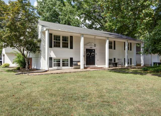 Property at 2309 E Langston St, Springfield, MO 65804, 5 beds, 2.5 baths