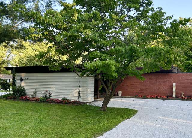Property at 2520 W Weatherly Dr, Springfield, MO 65807, 2 beds, 1.5 baths