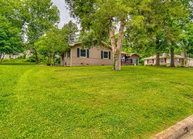 Property at 517 Eiserman Ave, Branson, MO 65616, 3 beds, 1 bath