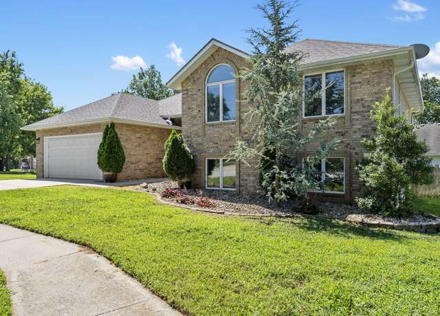 Property at 2040 W Buena Vista St, Springfield, MO 65810, 5 beds, 3 baths