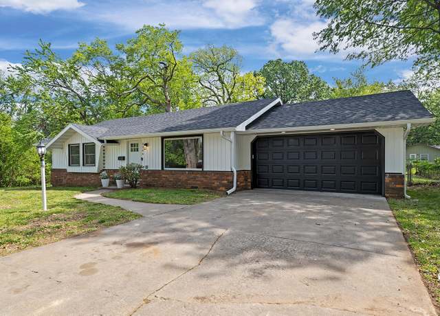 Property at 3304 S Pinehurst Ave, Springfield, MO 65807, 3 beds, 2 baths