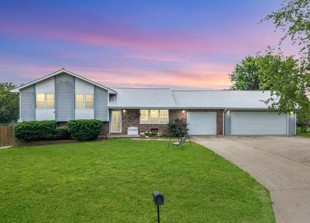 Property at 309 Webb St, Mountain View, MO 65548, 4 beds, 2.5 baths
